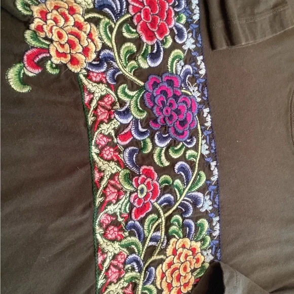 JWLA Olive Knit Tee with Embroidery - Picture 2 of 6